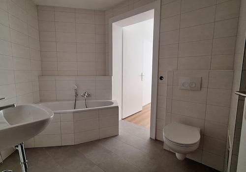 Bad mit Wanne