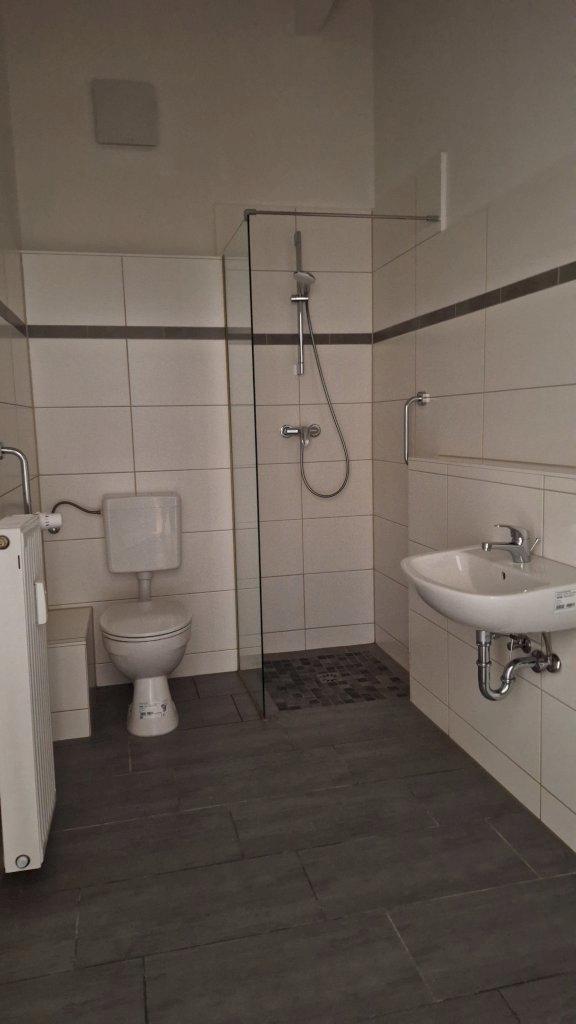Bad mit ebenerdiger Dusche
