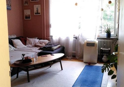 Wohnzimmer, Blick zur Straße