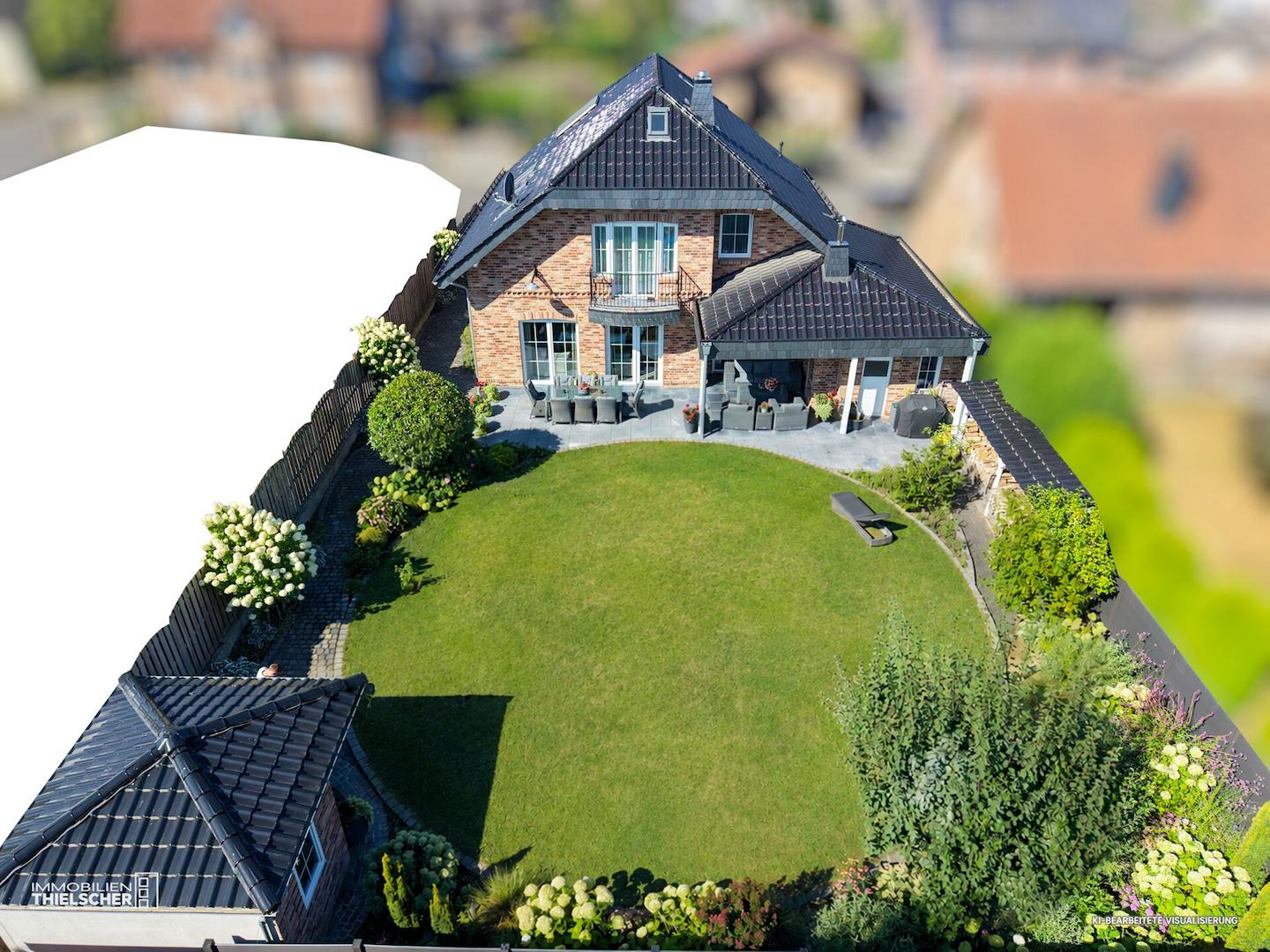 10 Rückansicht mit Gartenanlage