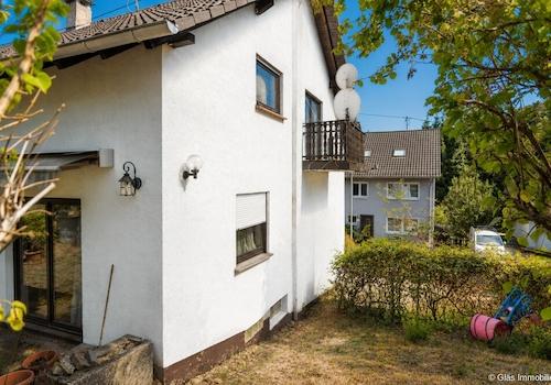 Seitenansicht vom Garten 