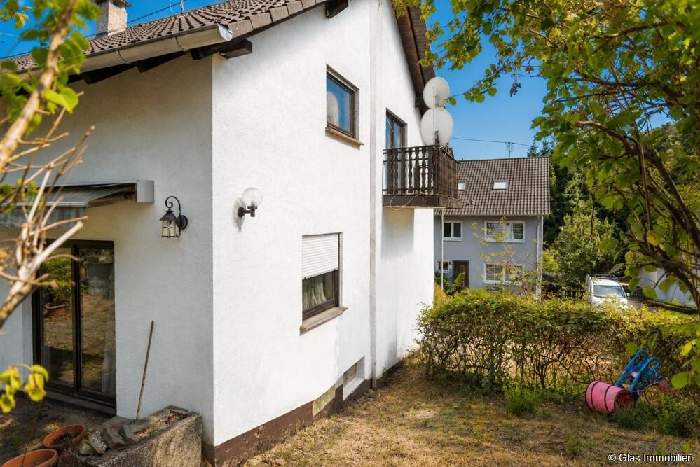 Seitenansicht vom Garten 