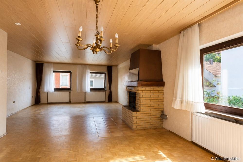 Wohnzimmer mit Kamin