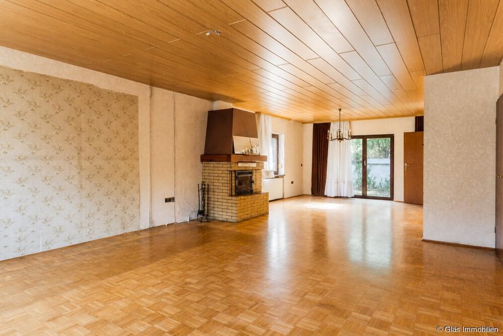 Esszimmer mit Zugang zur Terrasse