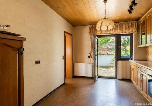 Küche mit Zugang zur Terrasse