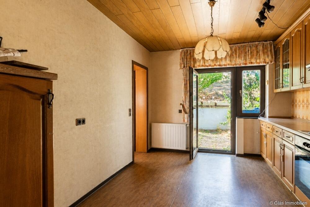 Küche mit Zugang zur Terrasse