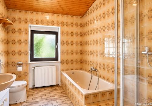 Badezimmer im DG