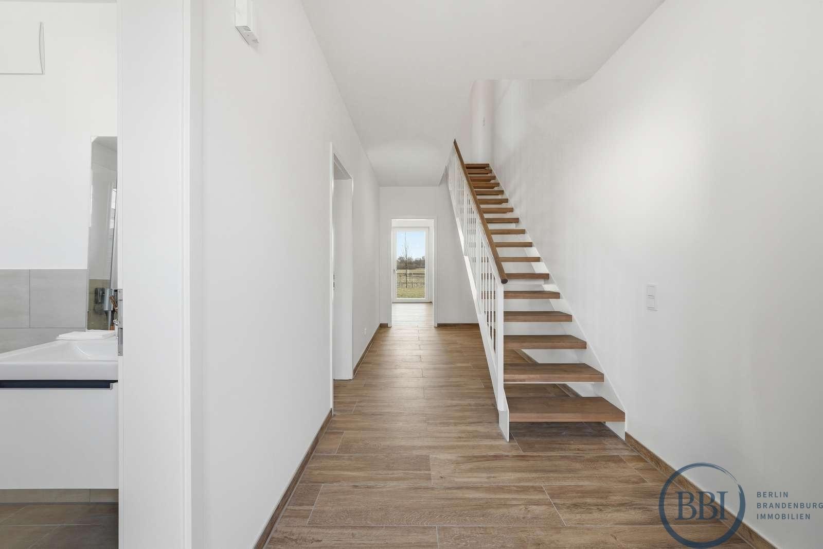 Treppe zum OG (Musterdarstellung, baugleiches Objekt)