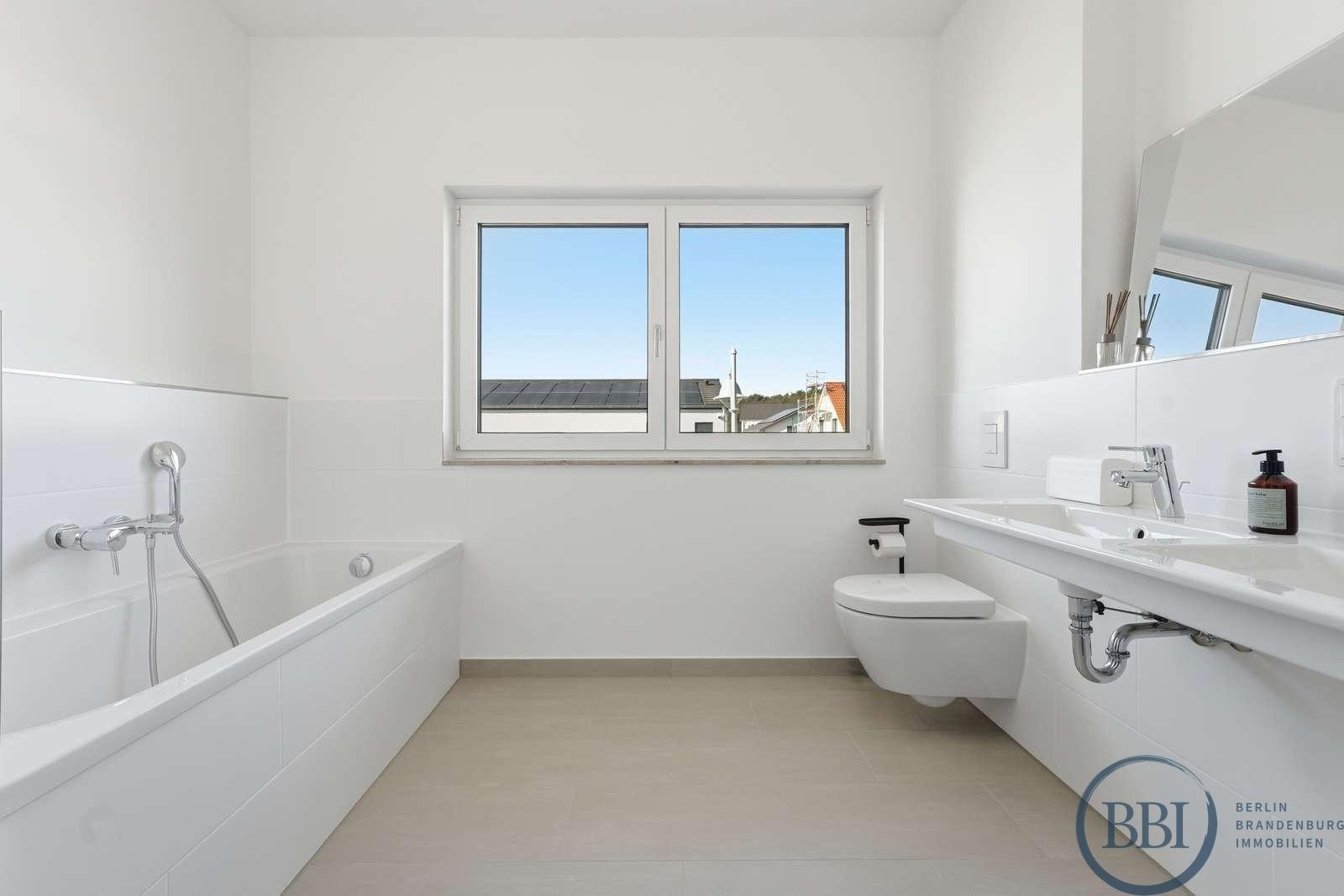 Badezimmer (Musterdarstellung, baugleiches Objekt)