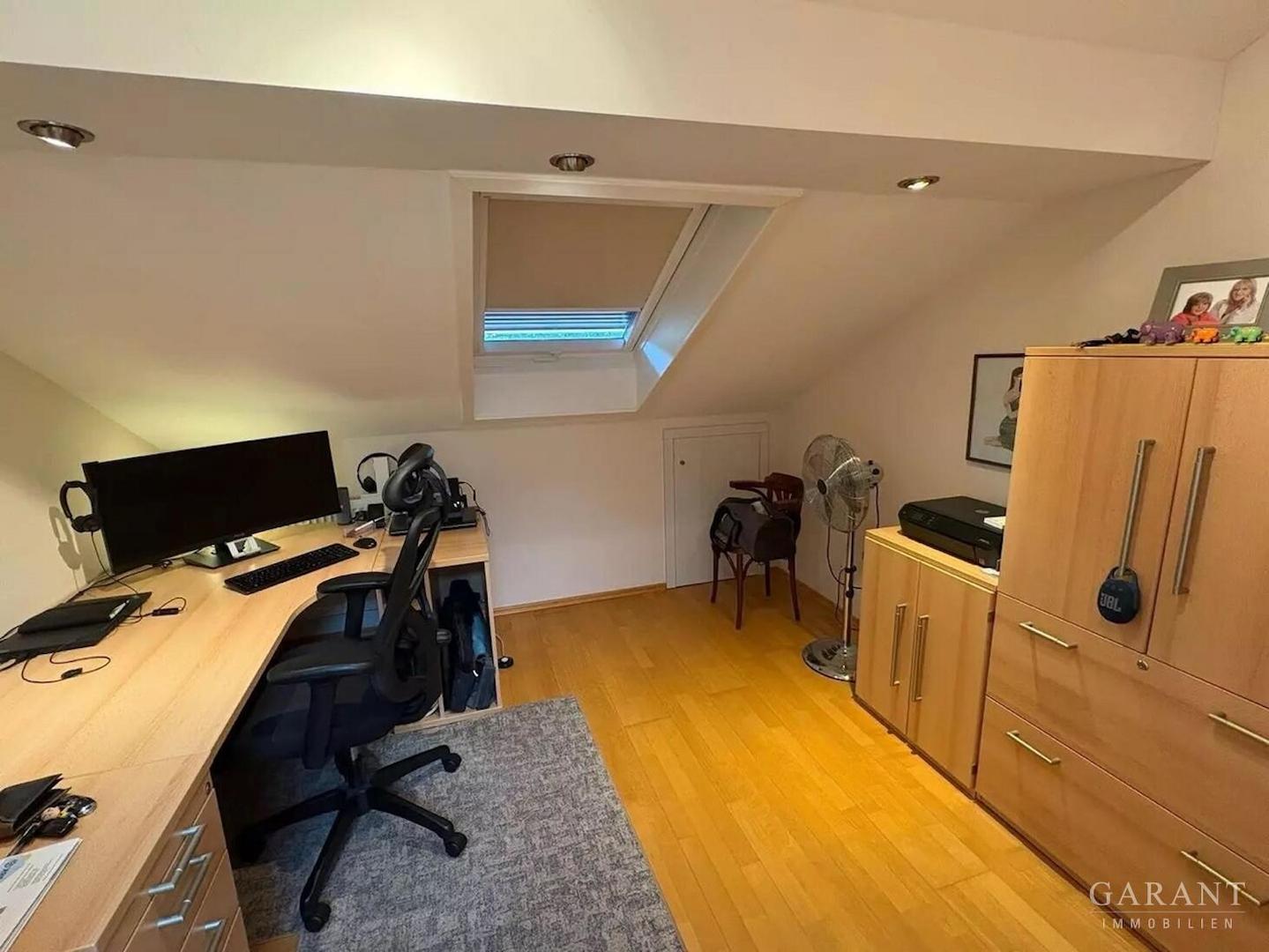 Büro/Schlafzimmer DG