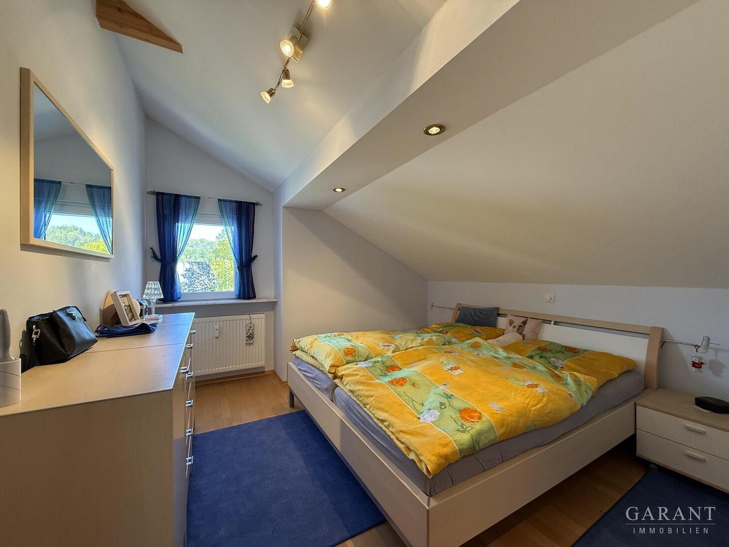 Schlafzimmer DG