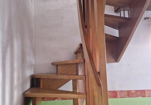 moderne Holztreppe