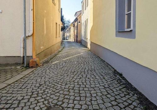 Haus2+4_Weg zum Hinterhof