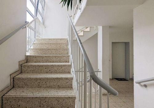 Haus4_Treppen nach oben