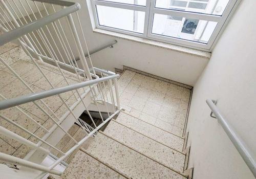 Haus4_Treppen nach unten