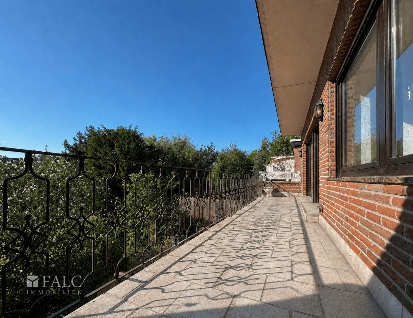 Balkon EG