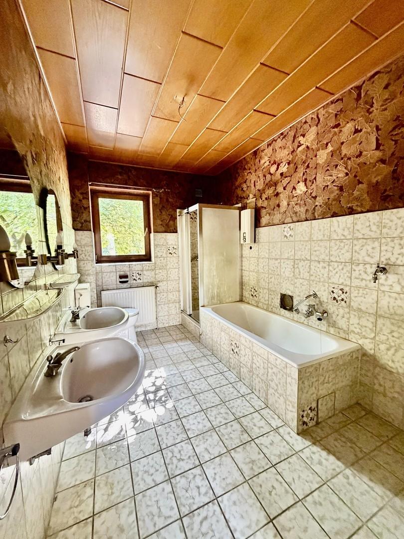 Hauptbadezimmer im EG
