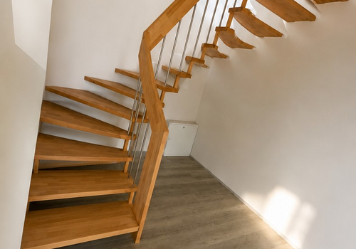 Hochwertige Treppe in das OG