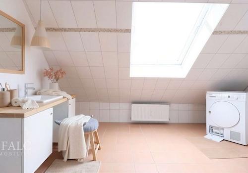 Badezimmer 2 DG - (KI generiert)