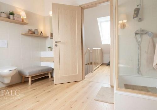 Badezimmer 2 DG - (KI generiert)