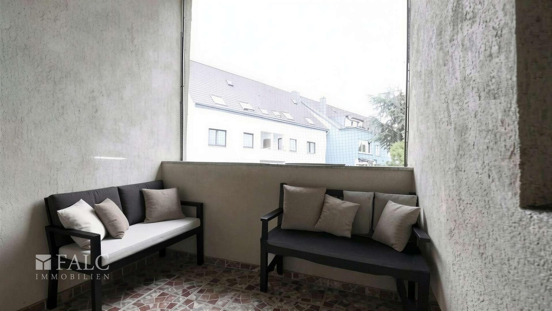 Balkon 1OG - (KI generiert)