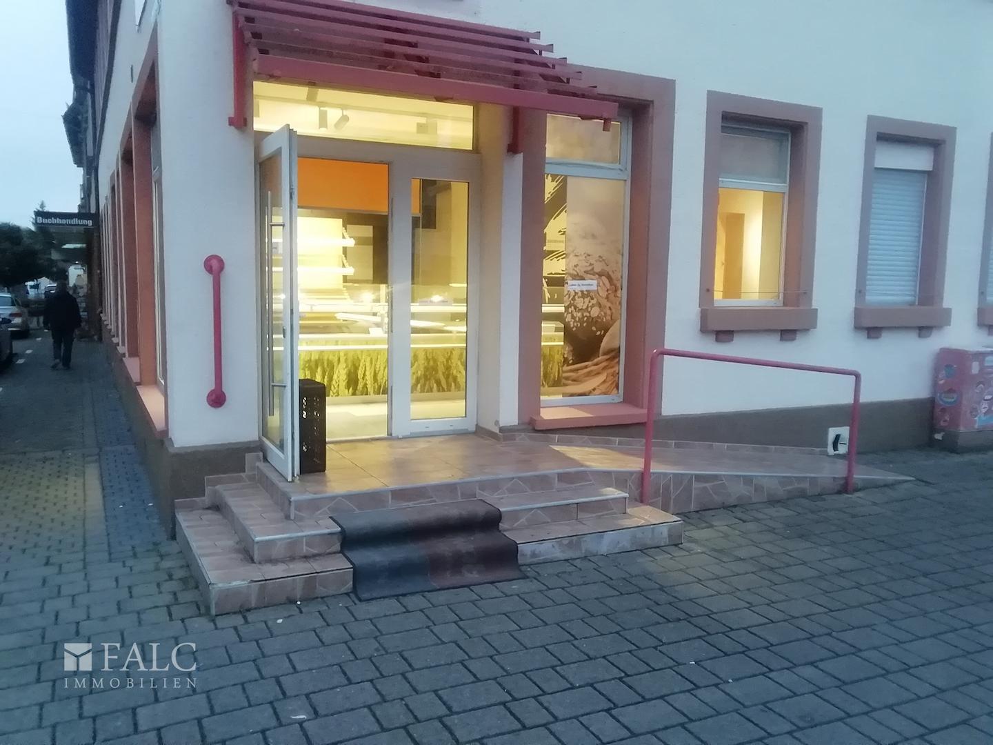 2.Schaufenster und Eingang