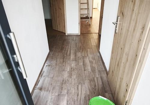 Flur von der Haustüre her