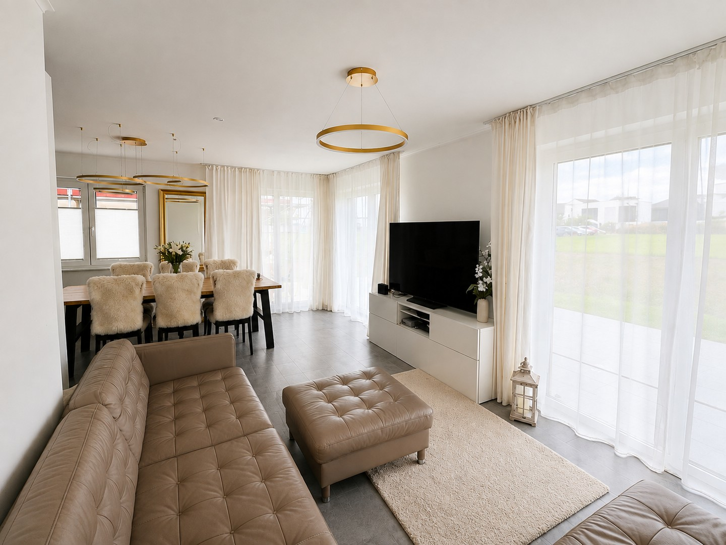 Hell & Offenes Wohnzimmer
