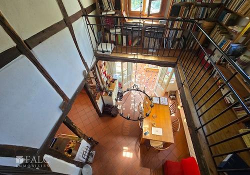 Bibliothek mit Gallerie