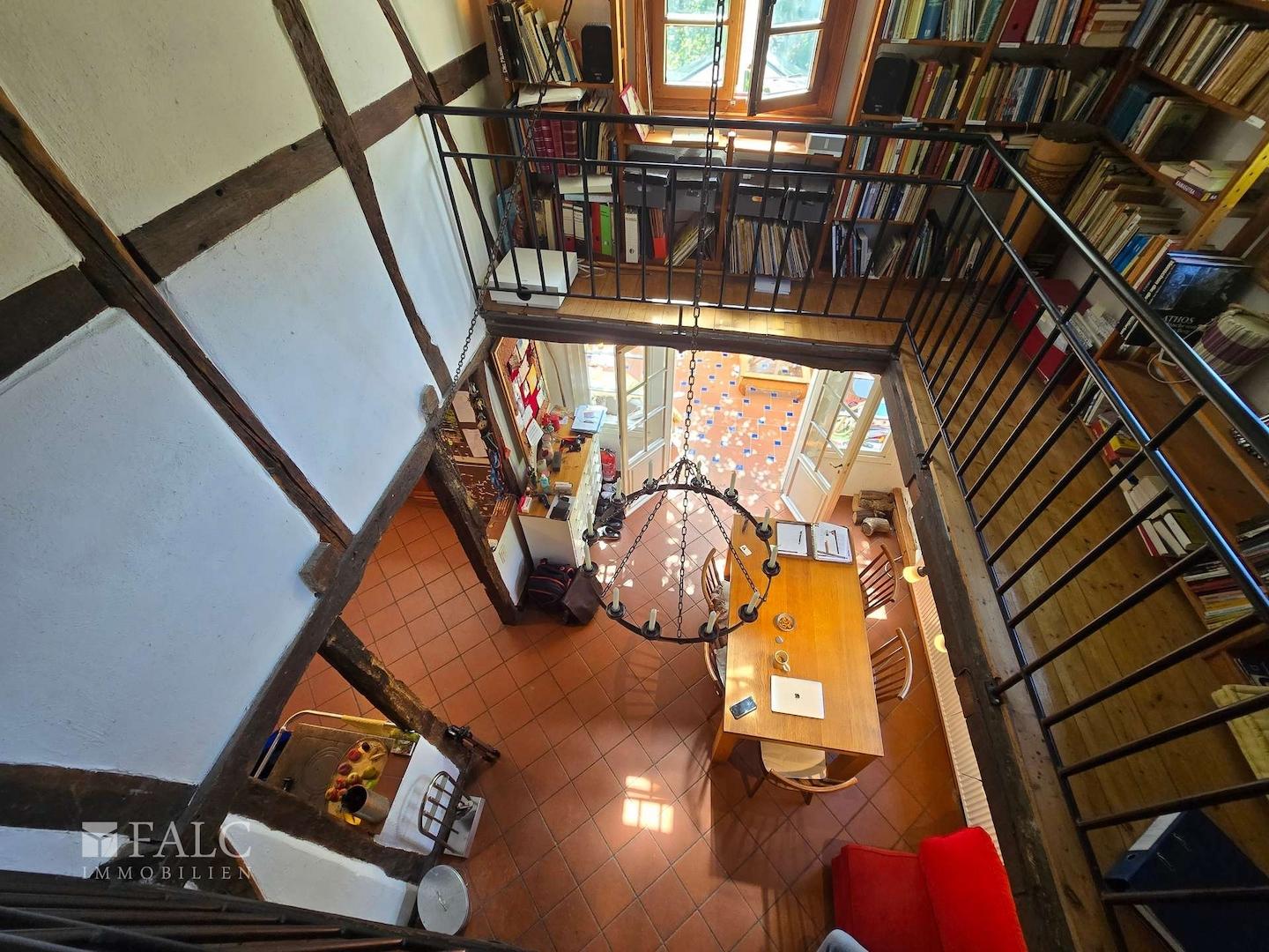Bibliothek mit Gallerie