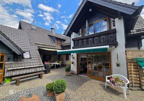 Terrasse zum Eingang Wohnzimmer