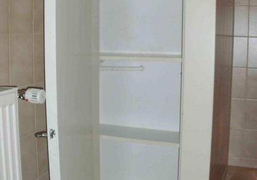 Bad Einbauschrank innen