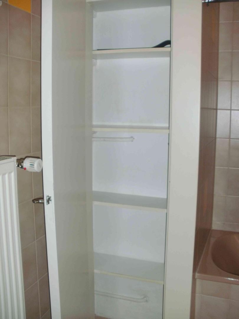 Bad Einbauschrank innen