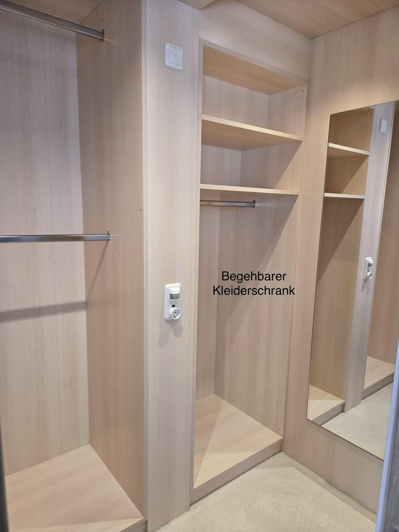 Schlafzimmer Kleiderschrank