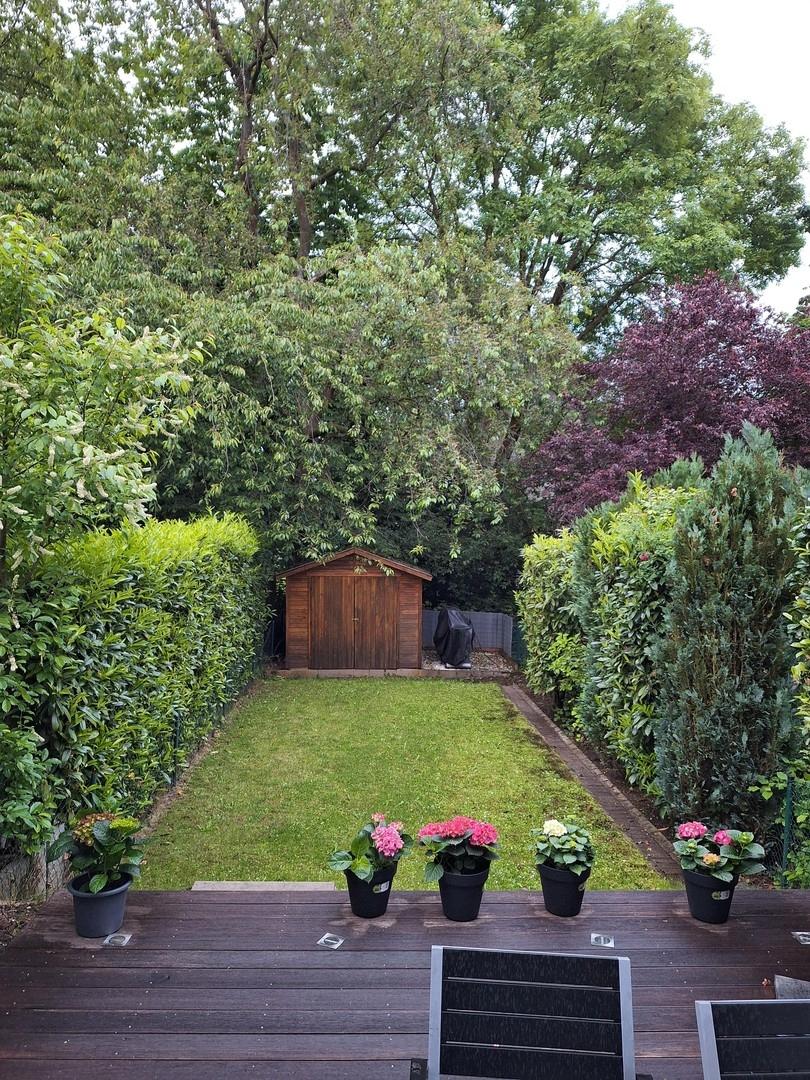 Garten mit Gartenhäuschen