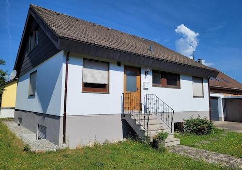 Haus (außen, Frontseite)