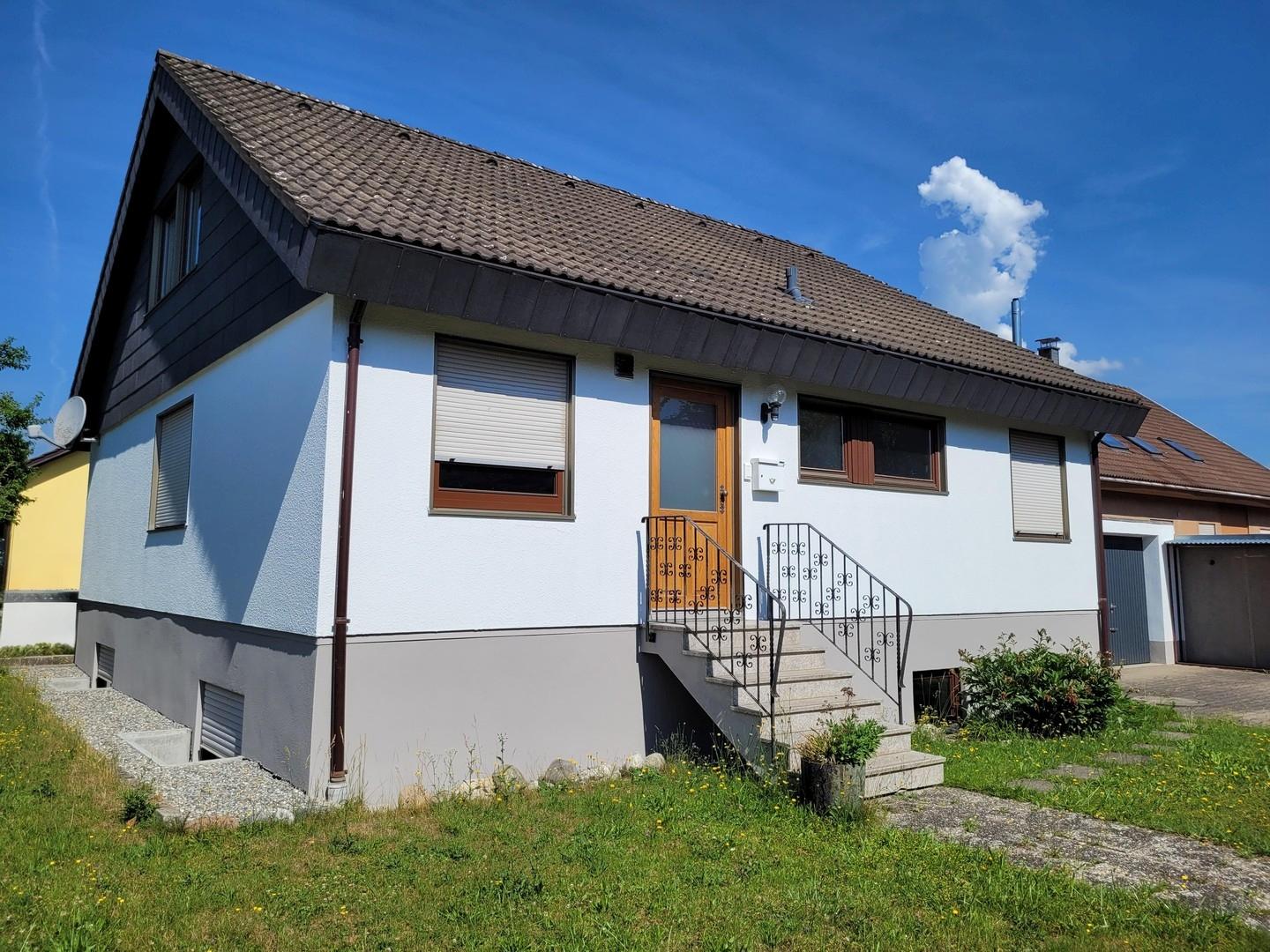 Haus (außen, Frontseite)