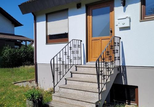 Haus (außen, Frontseite)