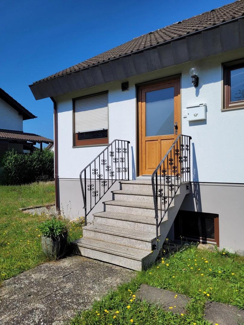 Haus (außen, Frontseite)