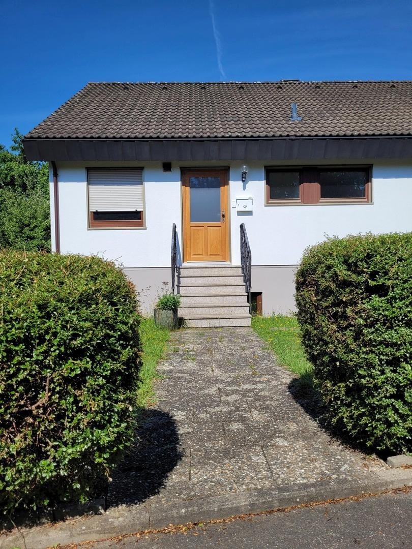 Haus (außen, Frontseite)