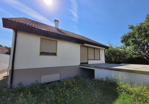 Haus (außen, Rückseite)