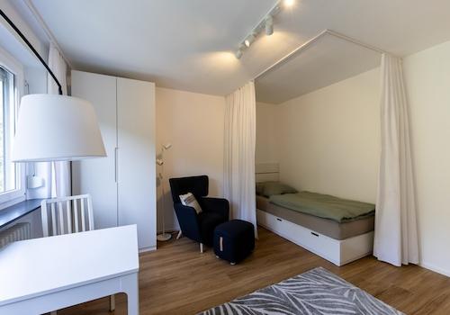 Zimmer Wohn- und Schlafbereich