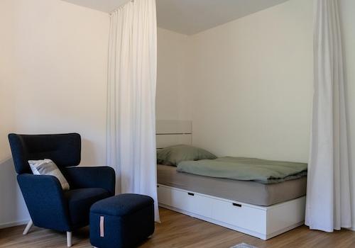 Zimmer Wohn- und Schlafbereich