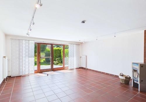 Terrassenfenster mit Blick in den Garten