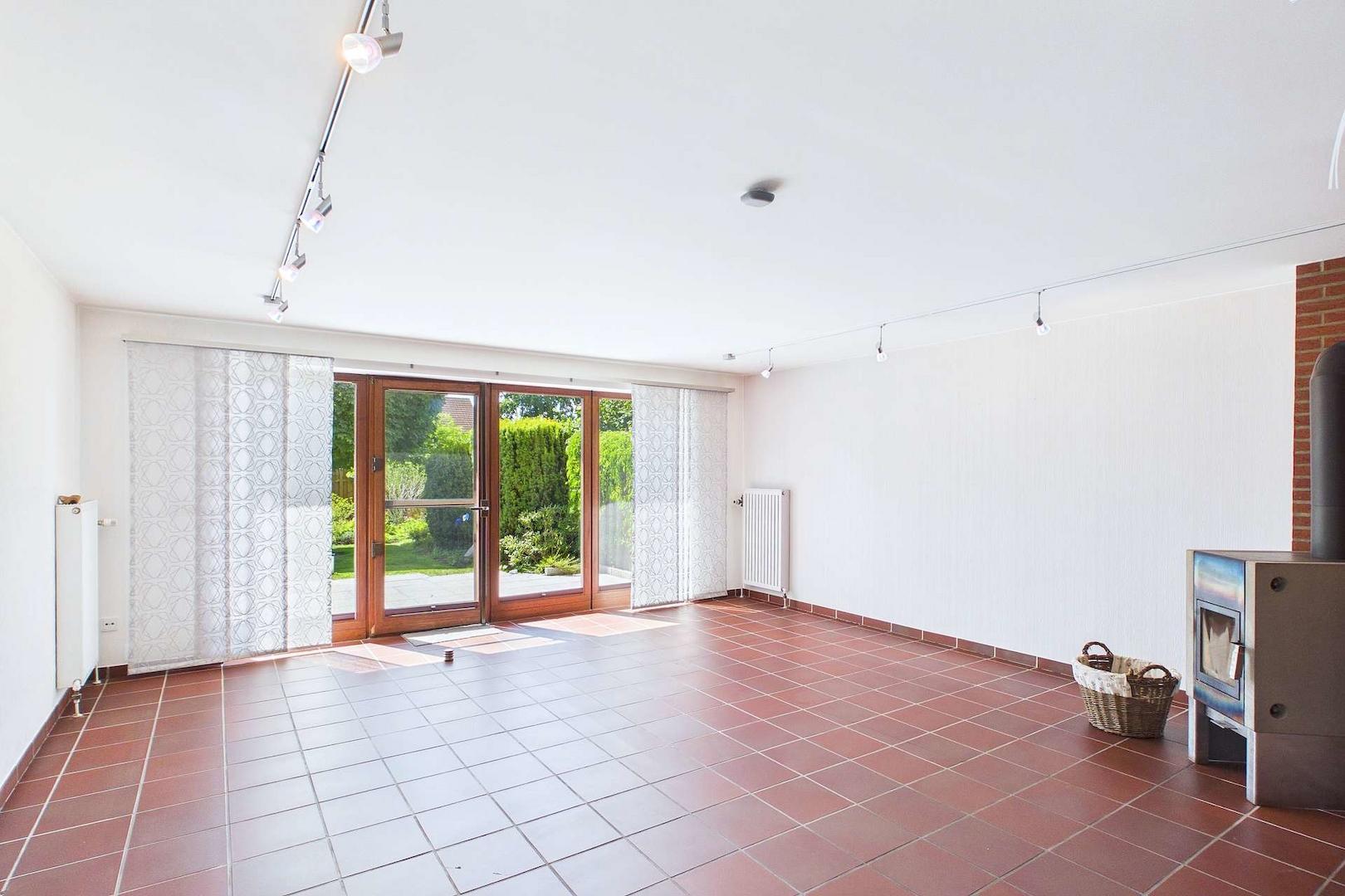 Terrassenfenster mit Blick in den Garten