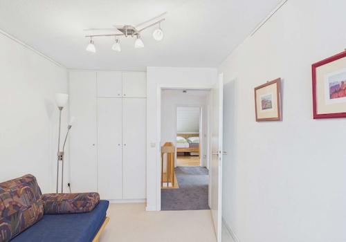Blick vom linken Zimmer zur Diele