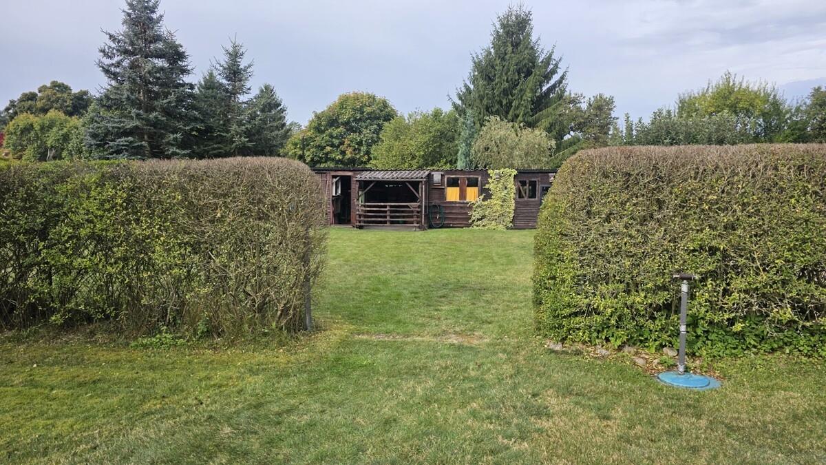das Grundstück