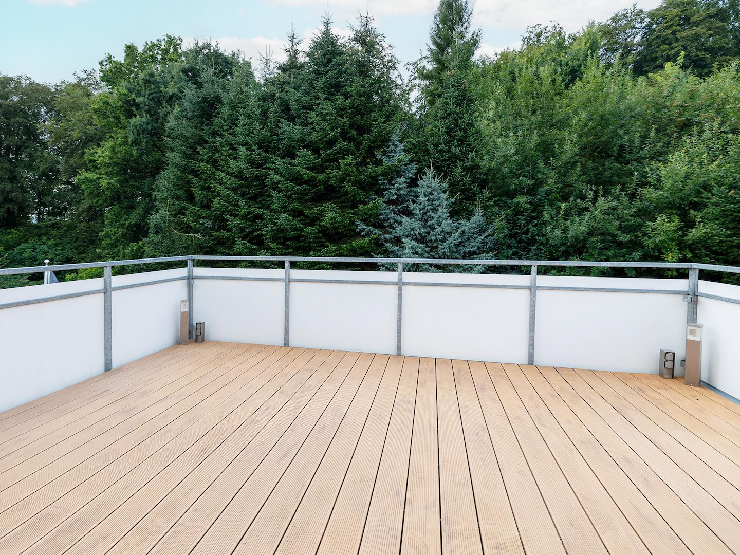 Balkon I (DG) - KI bearbeitet
