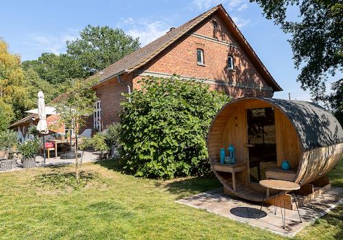 Garten/Terrasse/Sauna - KI bearbeitet