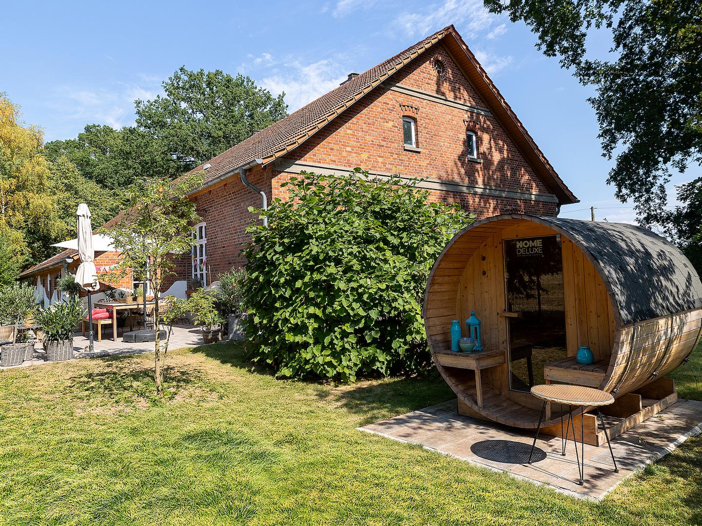 Garten/Terrasse/Sauna - KI bearbeitet